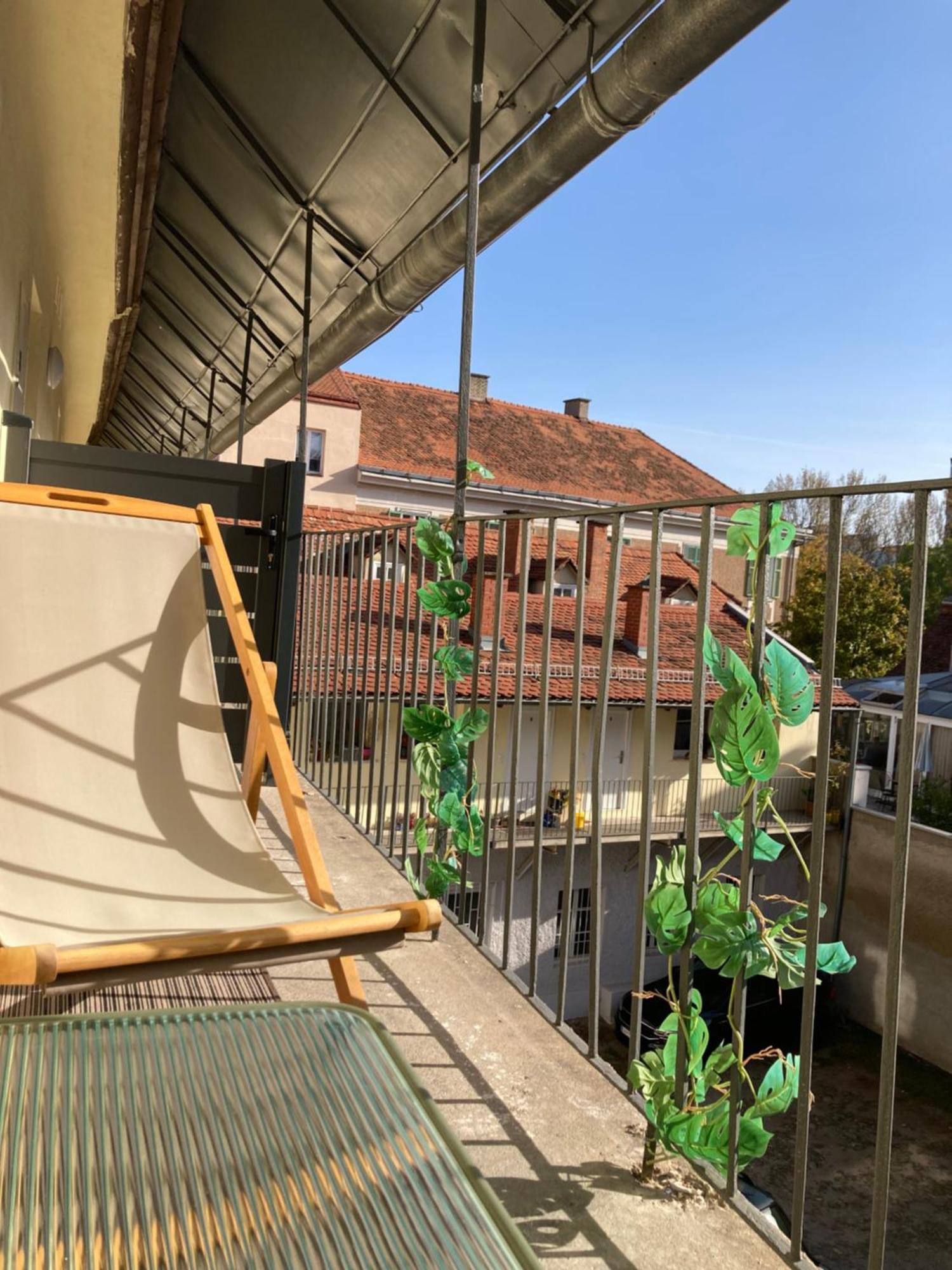 Whats-App Self-Check-In - Vibrant City Life In Graz Exterior photo